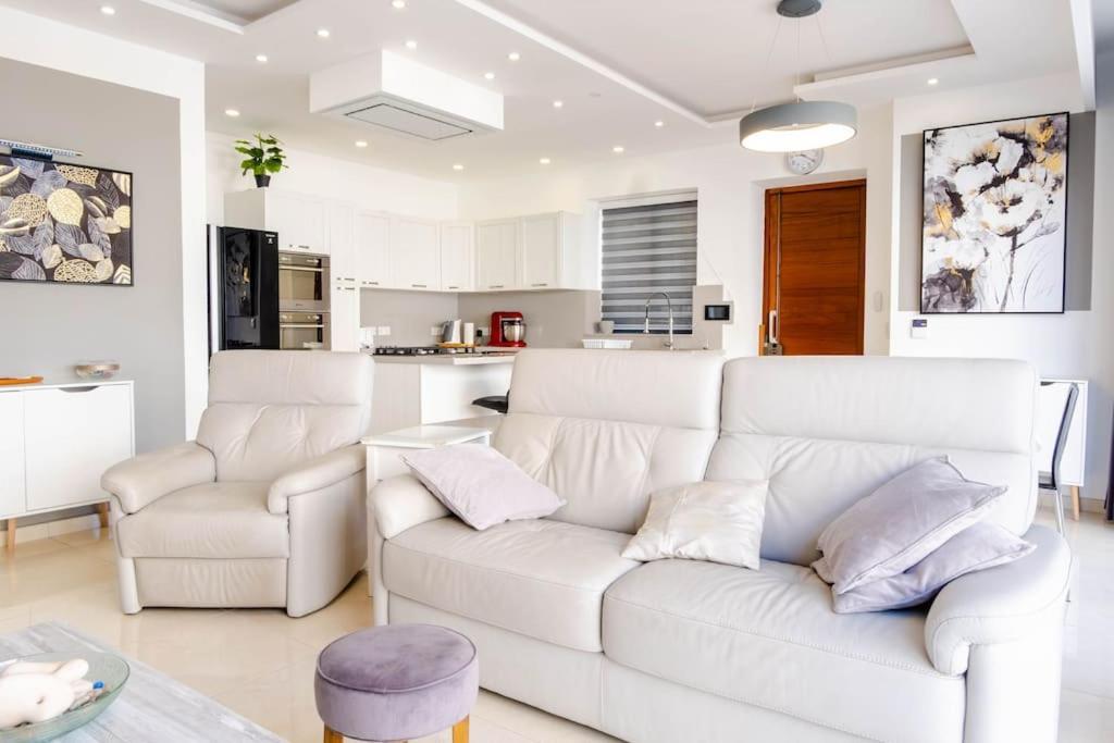 Mellieha, Luxury 3 Bedroom Azure Maisonette Bagian luar foto